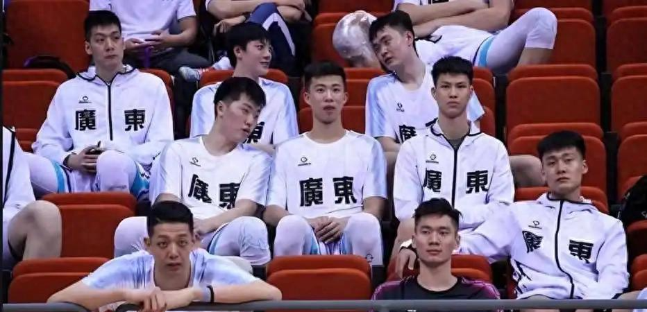 CBA季后赛爆冷！广东1-2惜败北京，无缘四强，周琦成晋级关键